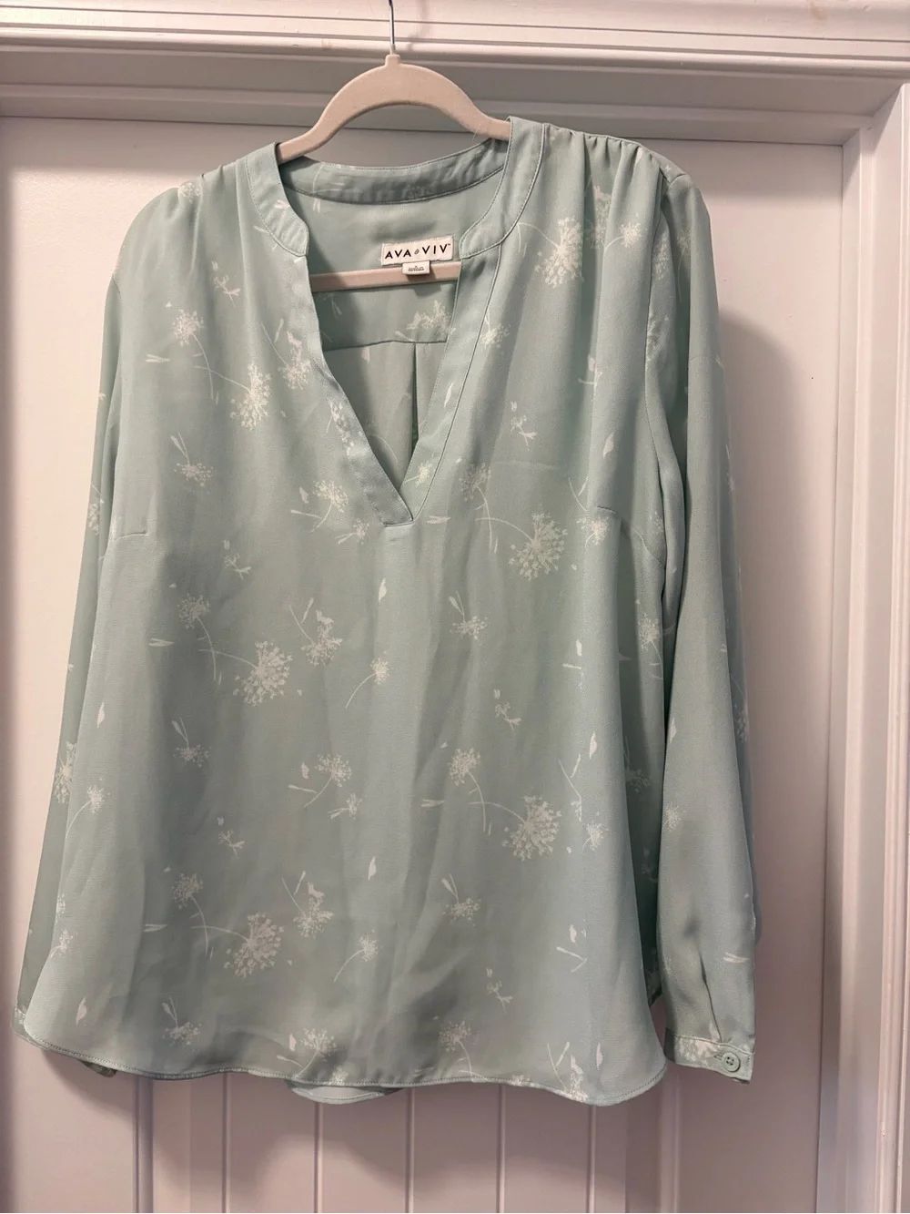 Ava & Viv Mint Floral V-Neck Long Sleeve Blouse Size X
